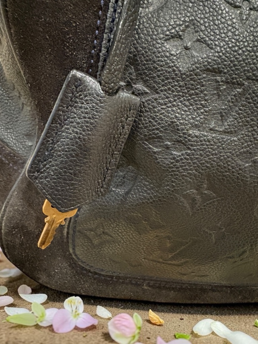 ❌ SOLD! Louis Vuitton Monogram Empreinte Audacieuse MM bag. - Picture 5 of 11